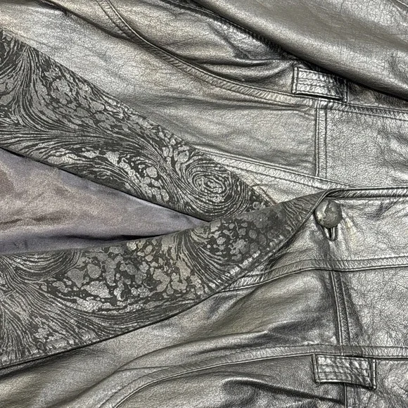 Vintage 80s Cropped Cowhide Leather Jacket Embossed Black Whimsy Goth M - Picture 6 of 16